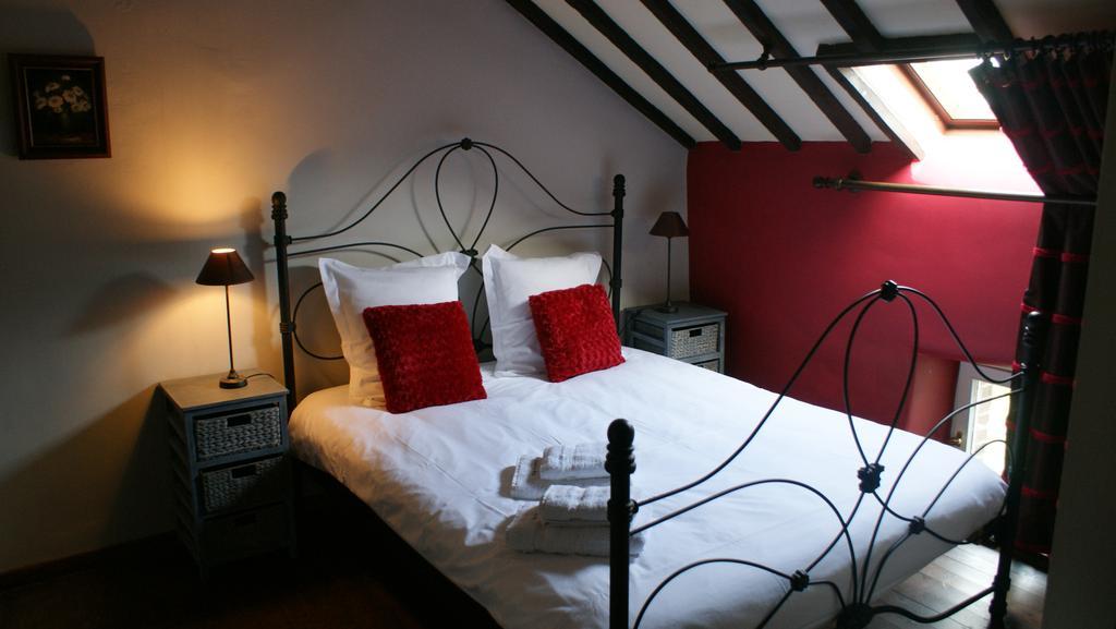 B&B Le Secret Du Bois Bourseigne-Vieille Extérieur photo